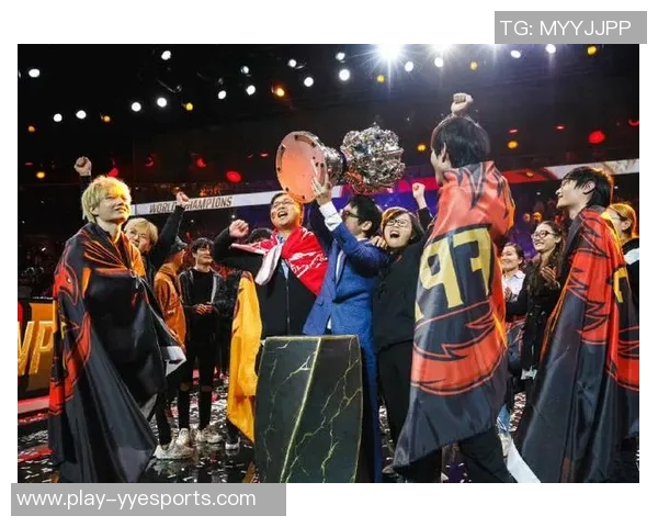 电竞新闻深入解析FPX战队在英雄联盟中的战术意识与团队协作能力